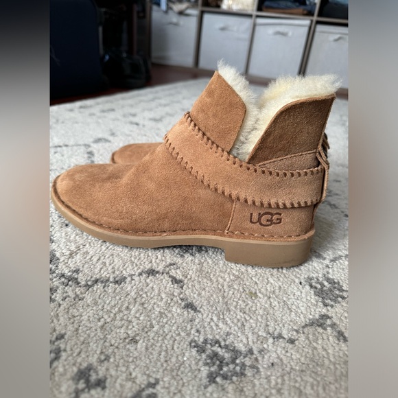UGG Women's McKay Winter Boot Size 5.5 - Picture 4 of 4
